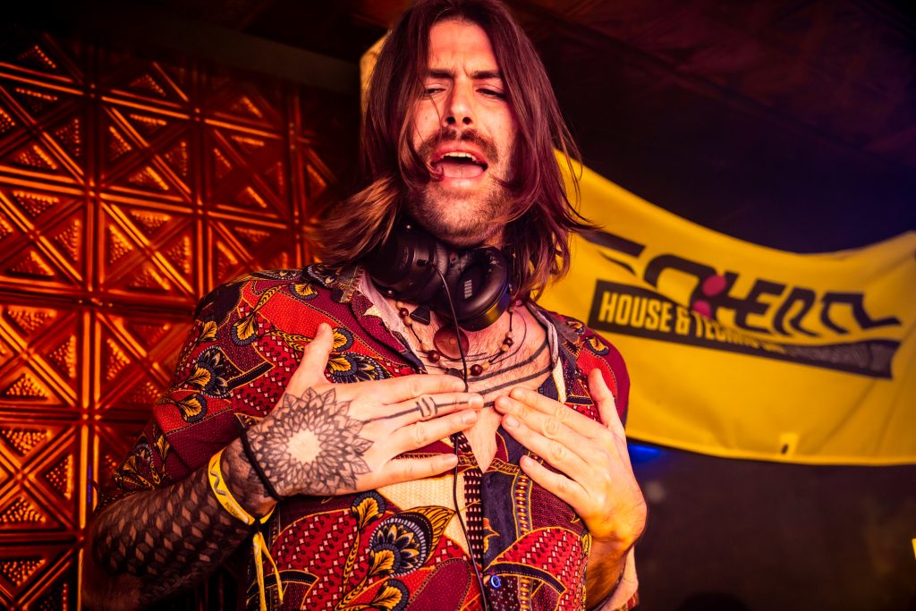 Johnny Bolzan - Feeling Funky House